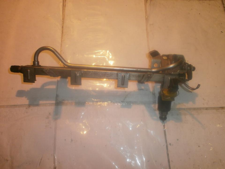 Fuel injector rail (injectors)(Fuel distributor) 17089276  Opel TIGRA 1999 1.6