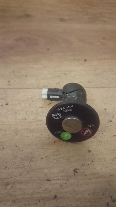 AIRBAG on off Switch (SAFETY ON-OFF SWITCH) 46480451 n/a Alfa-Romeo 147 2002 1.6