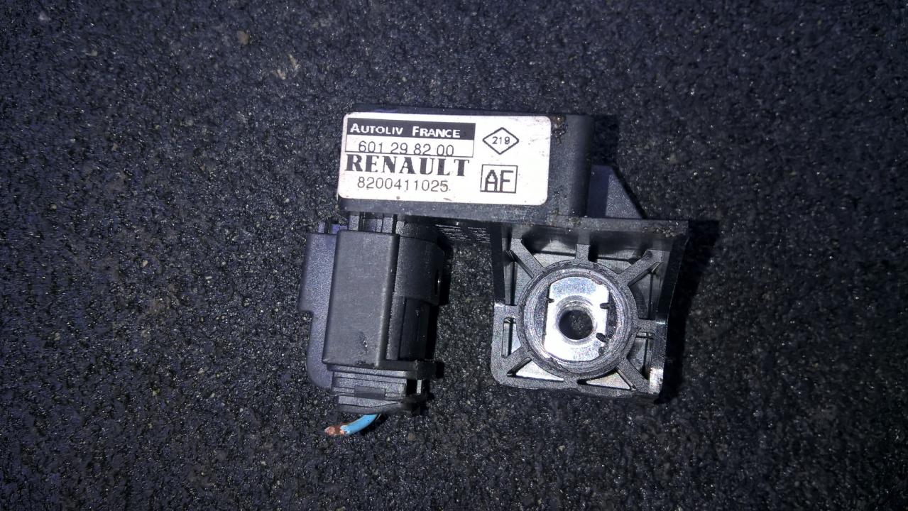 Srs Airbag crash sensor 8200411025 601298200 Renault SCENIC 2003 1.4