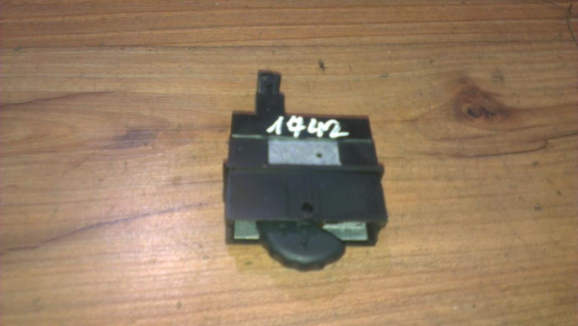 Кнопка корректора фар 7700841245 nenustayta Renault SCENIC 1999 1.9