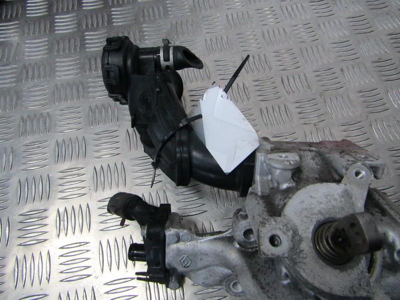 Replacing Oil Breather (Oil Decanter) 8200323338 8200879750 Renault KANGOO 2004 1.5