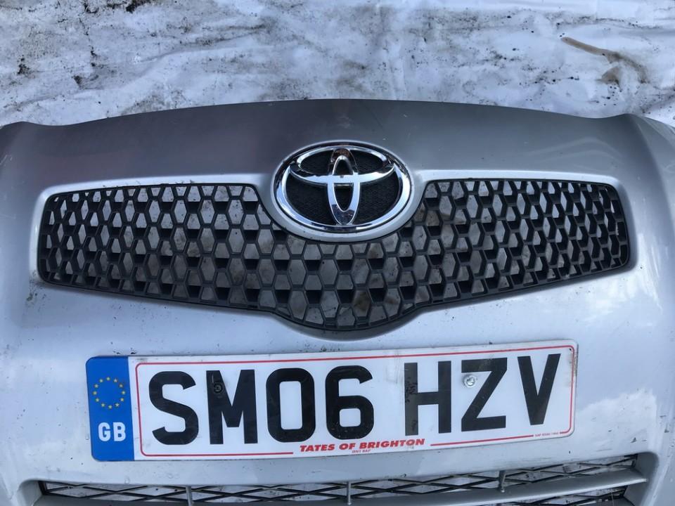 Front hood grille used used Toyota YARIS 2011 1.3