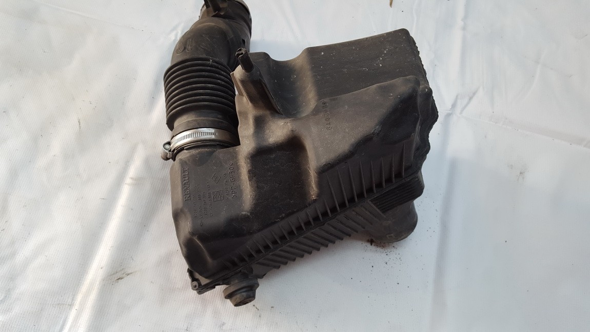 Air filter box 8200369755 used Renault SCENIC 2004 1.6