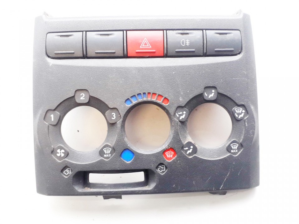 Кнопка аварийной сигнализации  7353387570 A131 Fiat DUCATO 1998 2.8