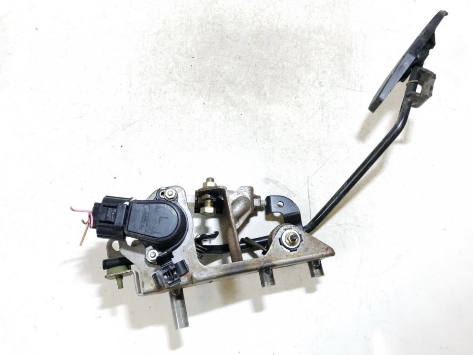 Accelerator throttle pedal (potentiometer) cb0541ac0 cb05-41-ac0 Mazda 323F 1999 2.0