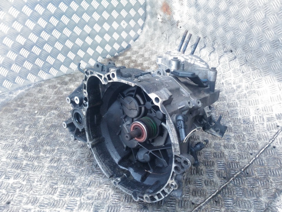 Gearbox 1023765 used Volvo V40 1997 1.9