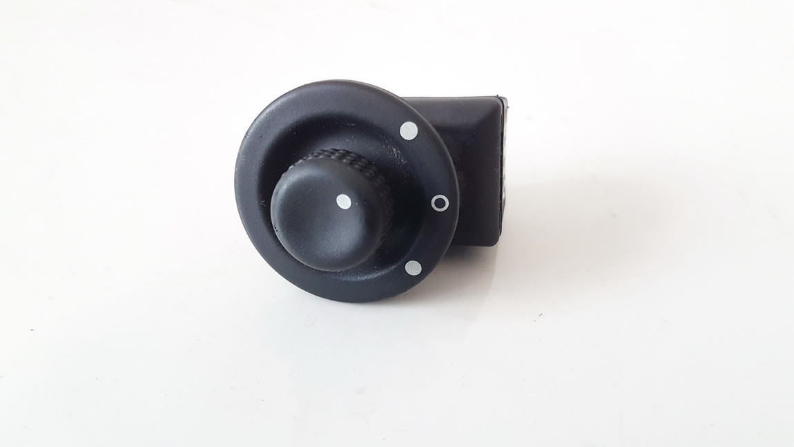 Wing mirror control switch (Exterior Mirror Switch) 8200002442a used Renault MEGANE 1999 1.4
