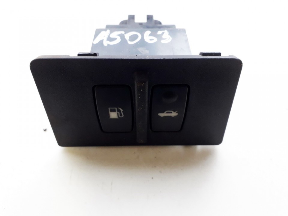 Fuel Cap Switch (Gas Fuel Door Switch Button) 15A990 USED Lexus IS - CLASS 2005 2.5