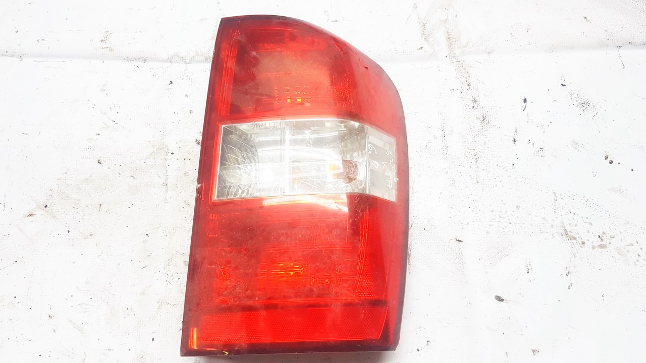 Tail Light lamp Outside, Rear Right USED USED Kia CARNIVAL 2000 2.9