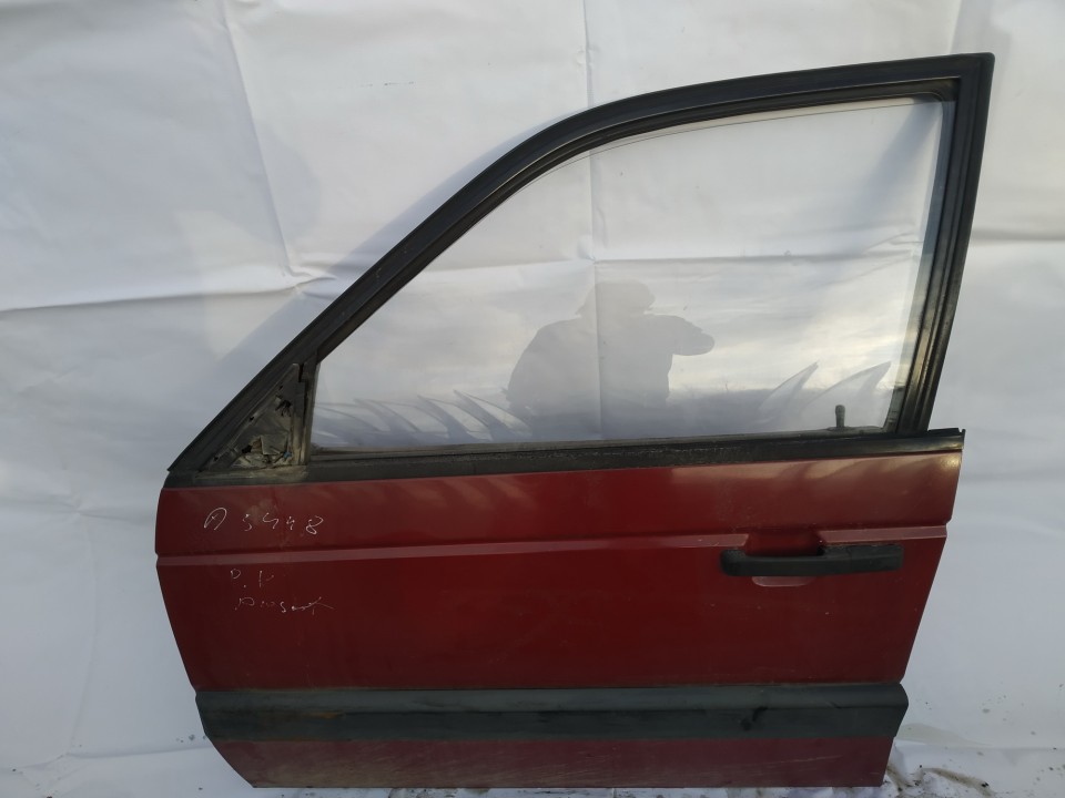 Doors - front left side raudona used Volkswagen PASSAT 1994 1.9