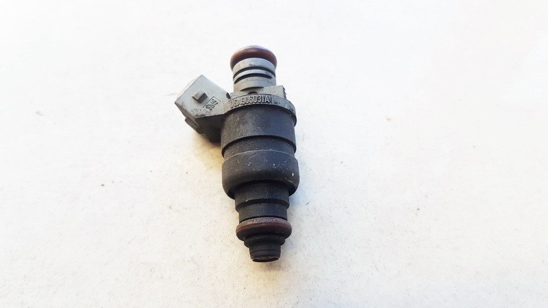 Fuel Injector 06A906031A USED Volkswagen GOLF 2000 2.0
