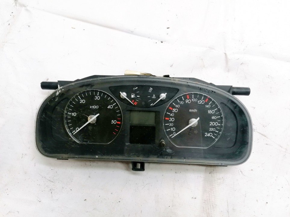 Spidometras - prietaisu skydelis 8200218888 USED Renault LAGUNA 2000 1.9