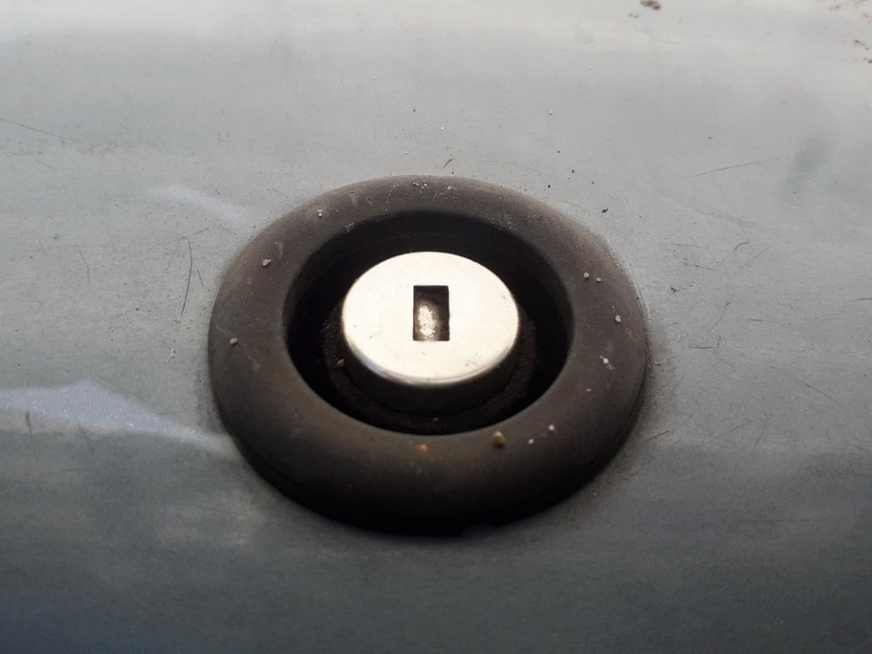 Кнопка открывания багажника USED USED Mitsubishi CARISMA 1995 1.6