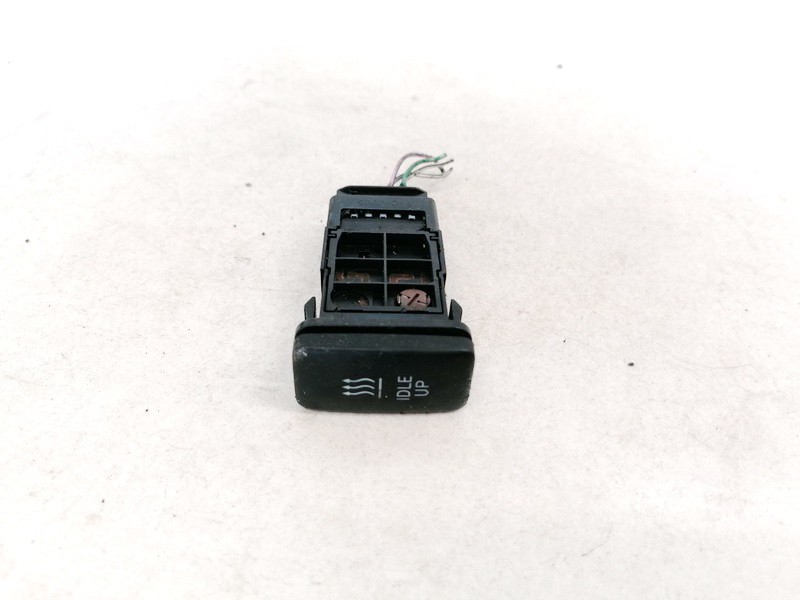 Heated Seat Switch 156936 USED Toyota AVENSIS VERSO 2001 2.0