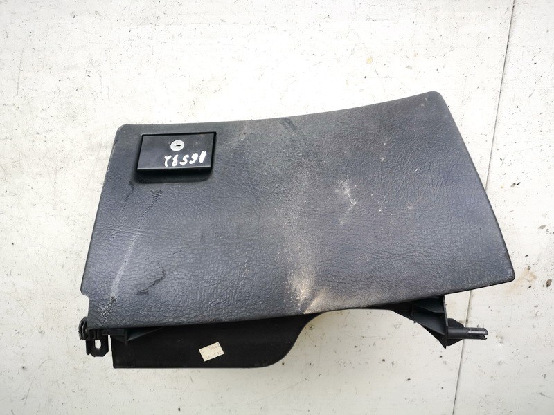 Крышка вещевого ящика 8a1857035f used Audi 80 1992 1.9
