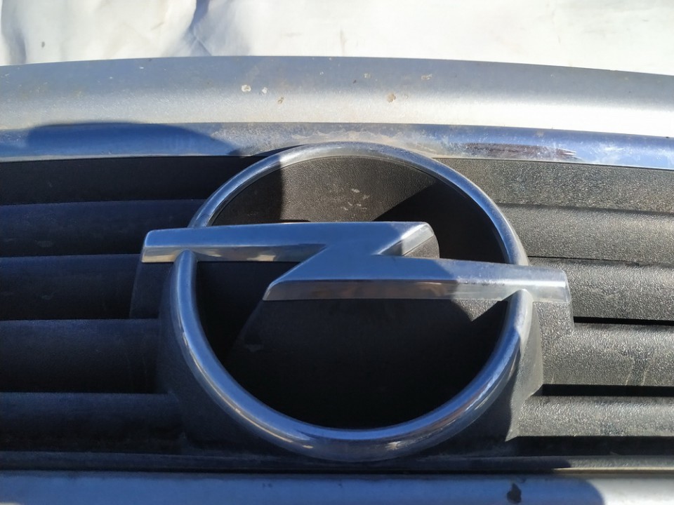 Priekinis zenkliukas (Emblema) used used Opel ASTRA 1998 1.7