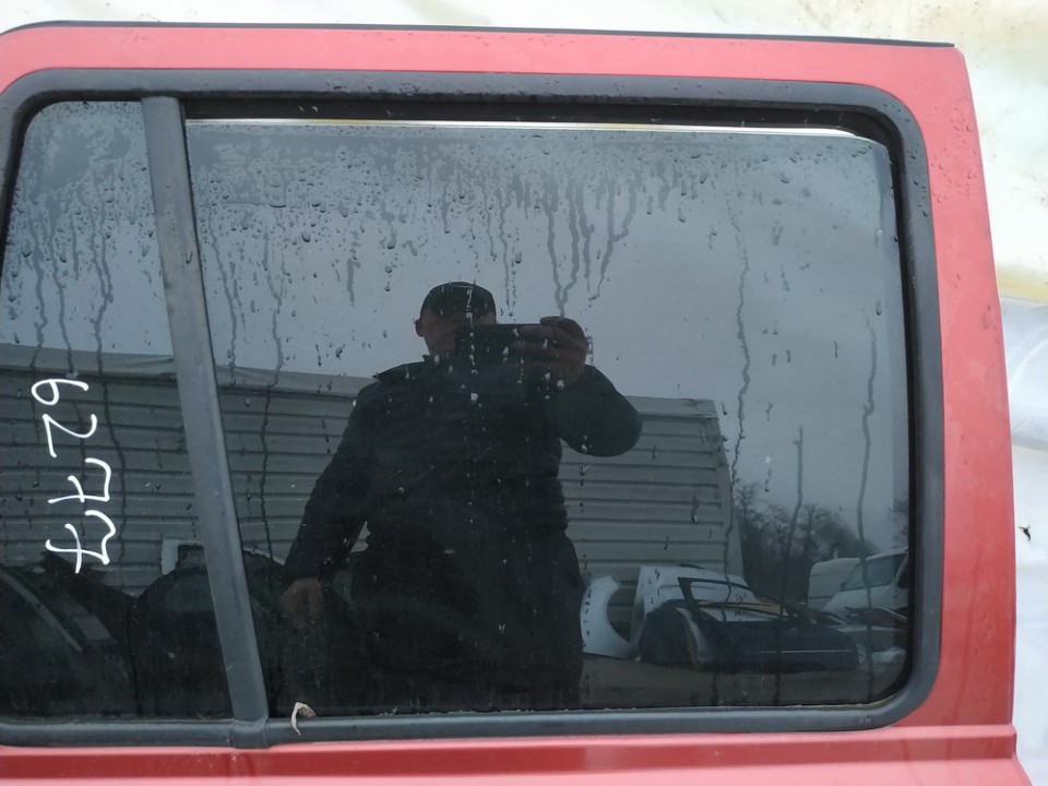 Боковое окно - задний правый raudona used Land Rover FREELANDER 1998 2.0