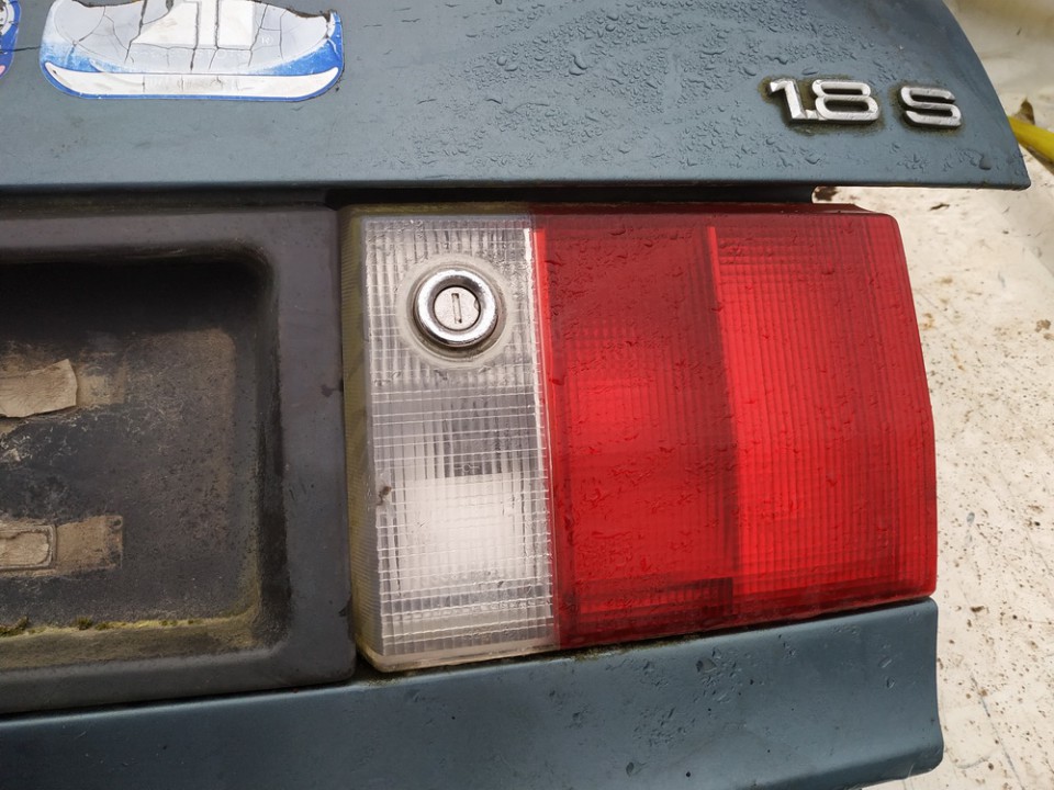Фонарь задний внутренний правый used used Audi 80 1985 1.8