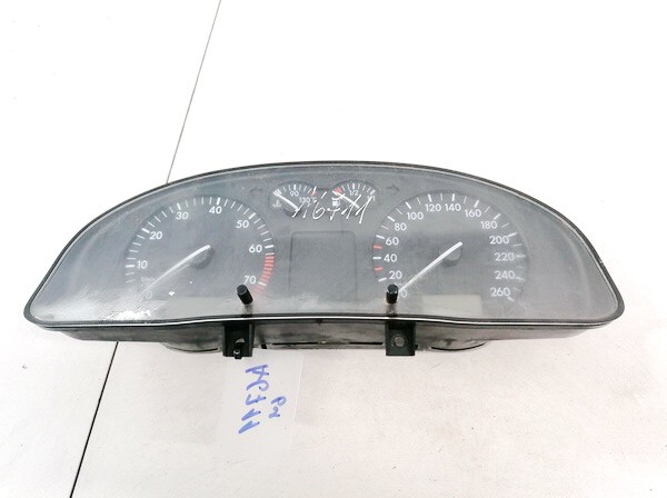 Spidometras - prietaisu skydelis 110008776 USED Volkswagen PASSAT 1998 1.9