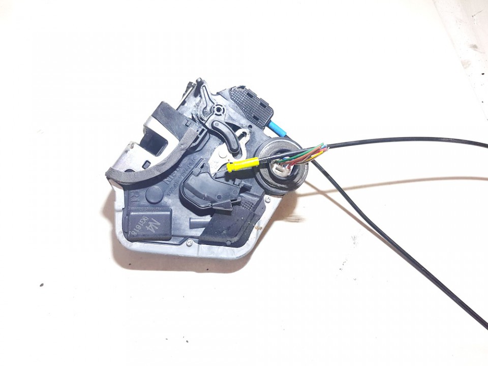 Door Lock Mechanism - front right side a046698 used Toyota AURIS 2007 2.0
