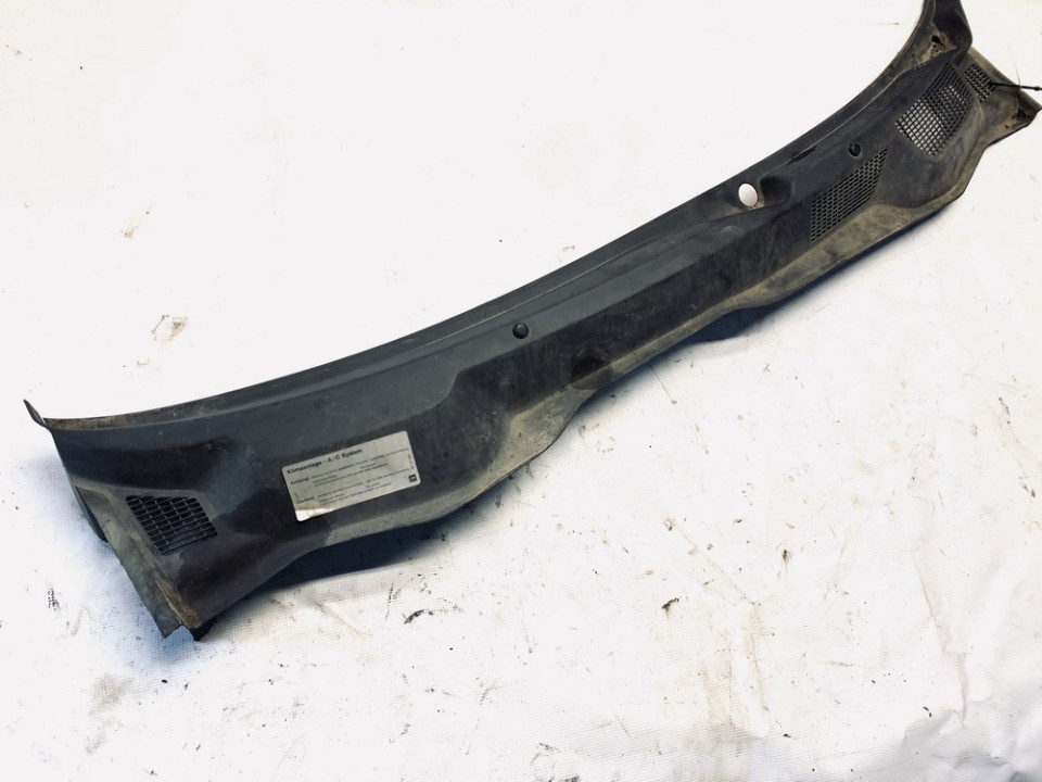 Wiper Muolding 90520680 used Opel ASTRA 1995 1.7