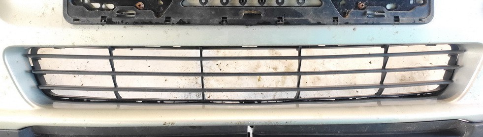 Bumper Grille Front Center used used Toyota AVENSIS 2004 2.0