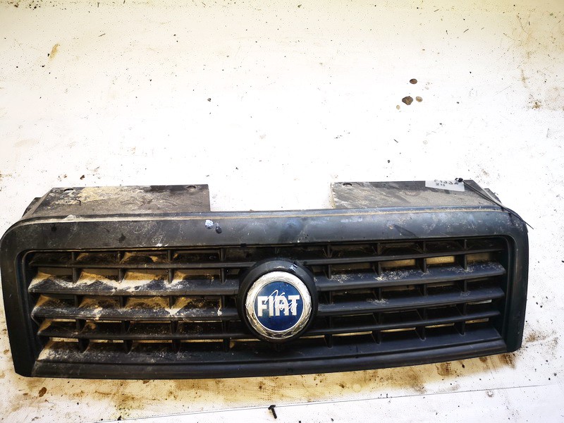 Front hood grille used used Fiat DOBLO 2007 1.3
