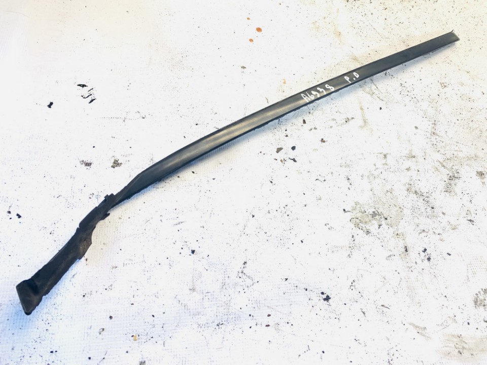 Glass Trim Molding-weatherstripping - front right side used used Lexus IS - CLASS 2005 2.5