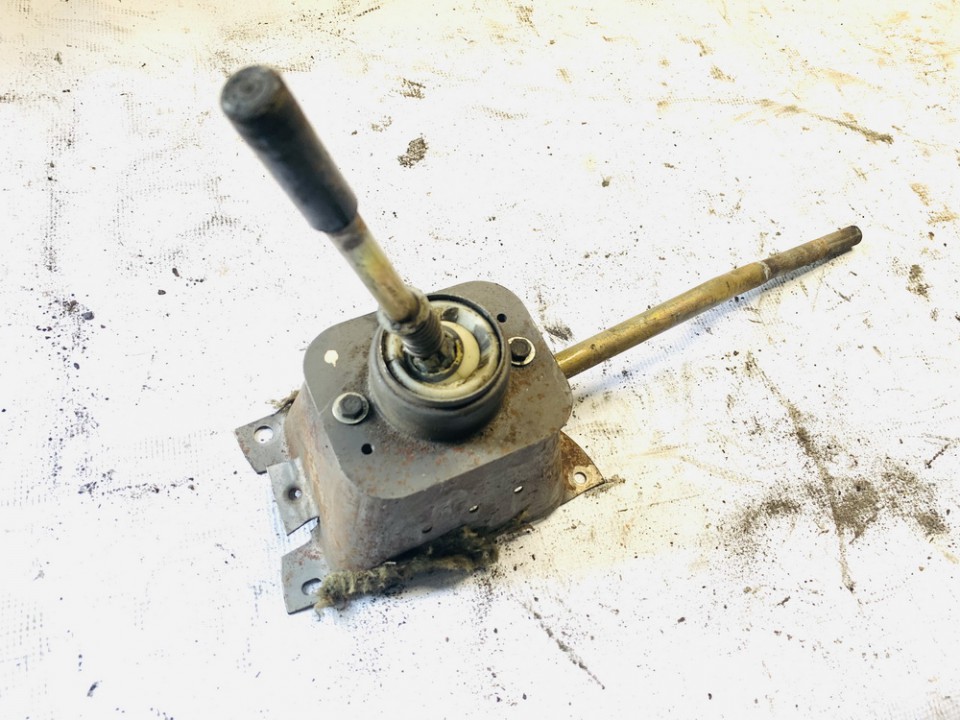 Gearshift Lever Mechanical (GEAR SELECTOR UNIT) used used Audi 80 1988 1.6