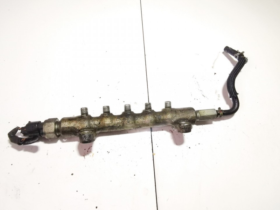 Fuel injector rail (injectors)(Fuel distributor) USED USED Toyota AVENSIS 2005 2.0