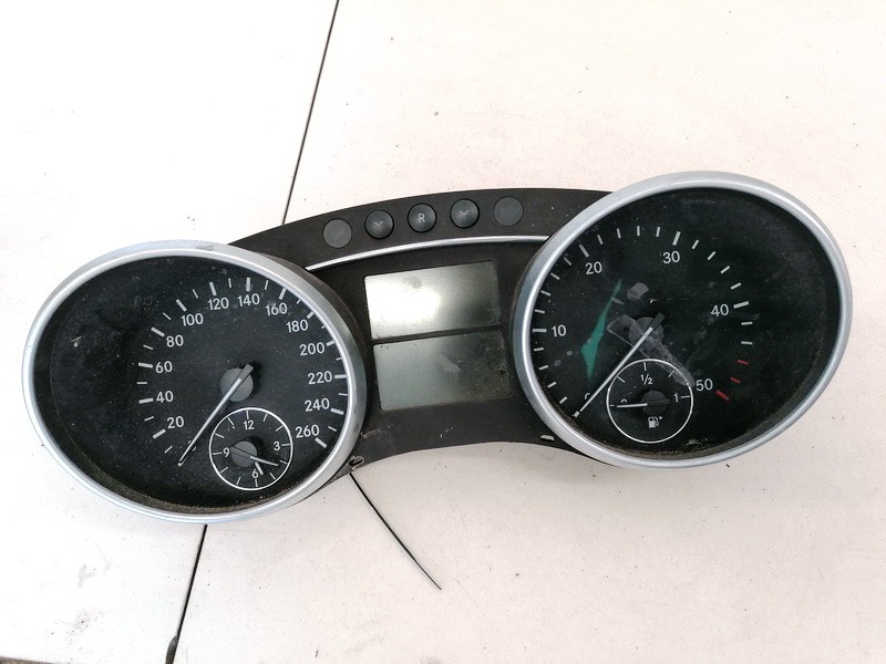 Spidometras - prietaisu skydelis A1645404947 A2C53164626 Mercedes-Benz ML-CLASS 2001 2.7