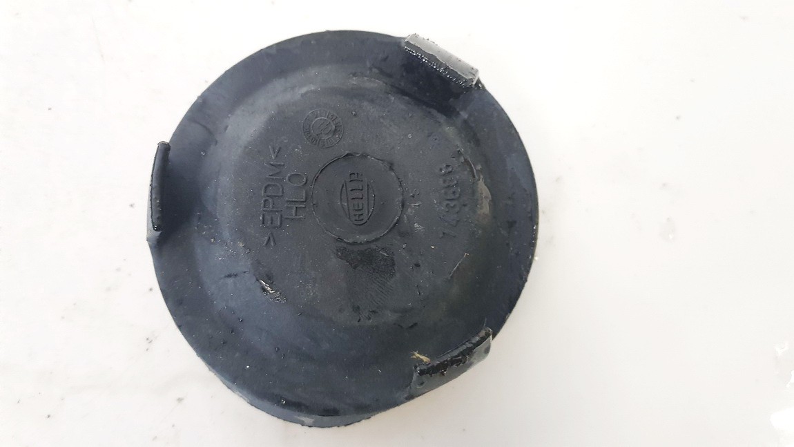 Headlight bulb dust cover cap 743688 used Volkswagen PASSAT 1991 1.8