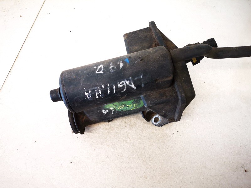 Replacing Oil Breather (Oil Decanter) 8200279414 used Renault SCENIC 2010 1.9