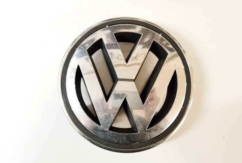 Priekinis zenkliukas (Emblema) 1K5853600 USED Volkswagen PASSAT 2002 1.9