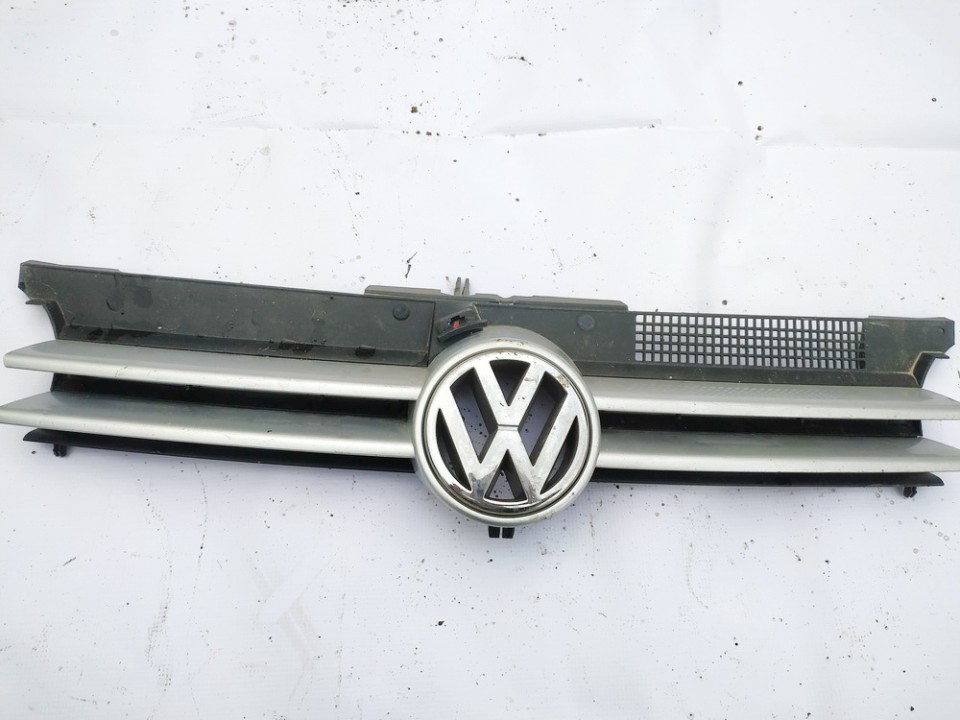 Передняя решетка (Капот) 1j0853655g used Volkswagen GOLF 2005 2.0
