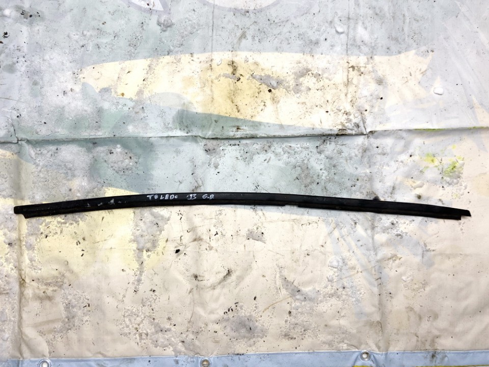 Glass Trim Molding-weatherstripping rear right used used Seat TOLEDO 2001 1.9
