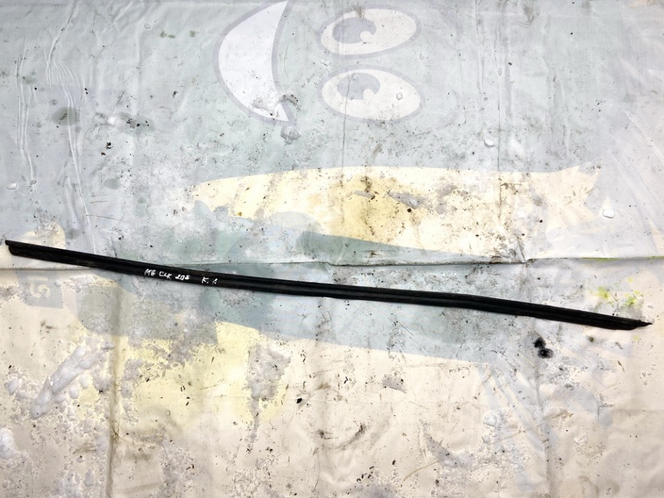 Glass Trim Molding-weatherstripping - front left side used used Mercedes-Benz CLK-CLASS 2003 1.8