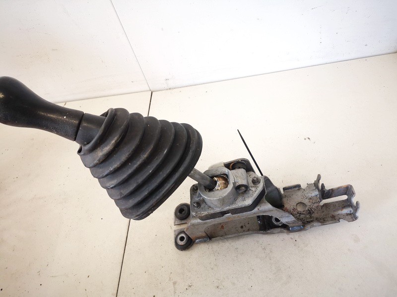 Gearshift Lever Mechanical (GEAR SELECTOR UNIT) 4431357 used Chrysler VOYAGER 2000 2.5