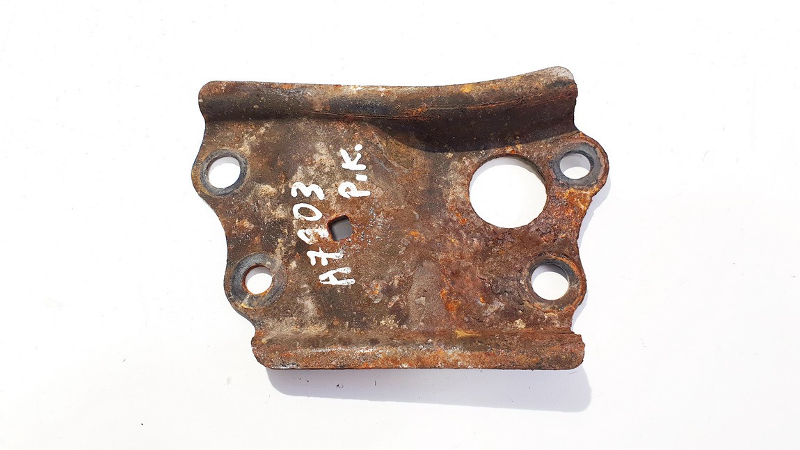 Beam bracket (subframe ) front left used used Toyota VERSO 2009 2.0
