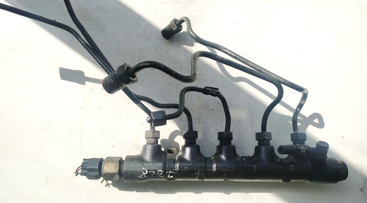 Fuel injector rail (injectors)(Fuel distributor) USED USED Toyota AVENSIS VERSO 2001 2.0