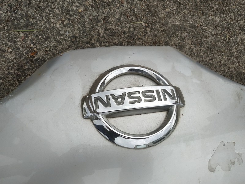 Priekinis zenkliukas (Emblema) used used Nissan ALMERA TINO 2000 2.2