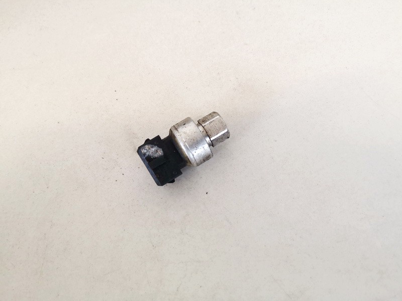 Pressure Switch, air conditioning AC Pressure Switch Control 30661949 used Volvo S80 1999 2.4
