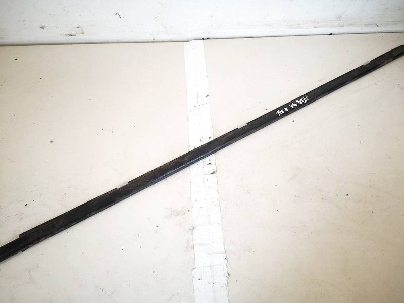 Glass Trim Molding-weatherstripping - front left side used used Nissan PRIMERA 2004 1.9