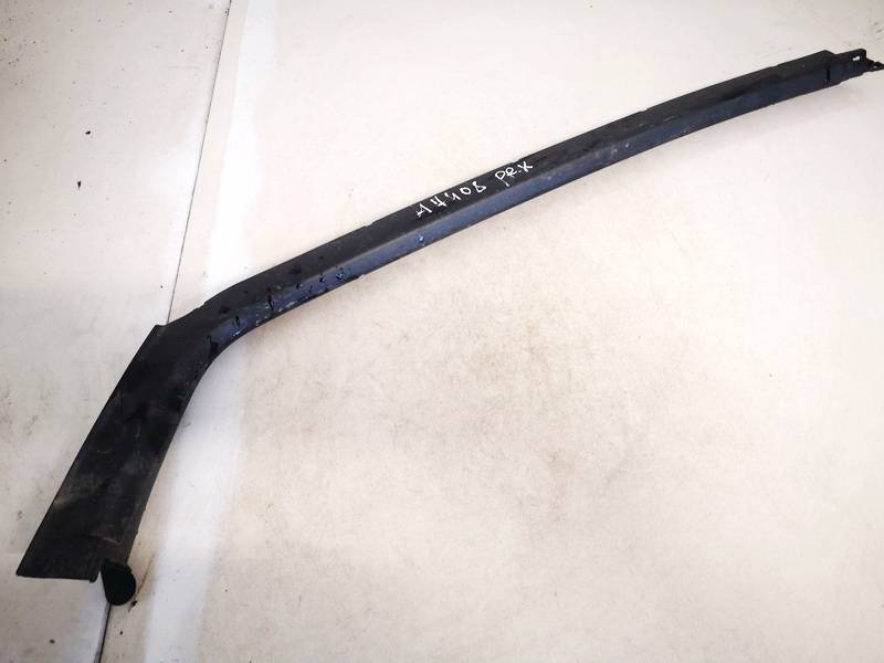 Glass Trim Molding-weatherstripping - front left side 8200167196 used Renault SCENIC 1997 1.6