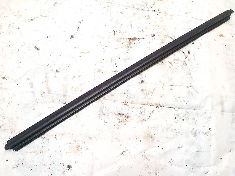 Glass Trim Molding-weatherstripping - front left side used used Toyota COROLLA 1992 1.6
