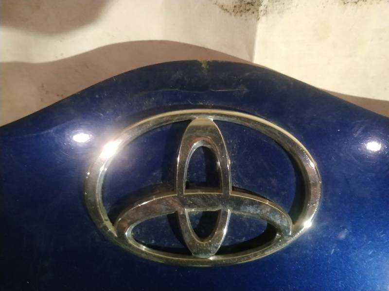 Front Emblem used used Toyota YARIS VERSO 2002 1.3