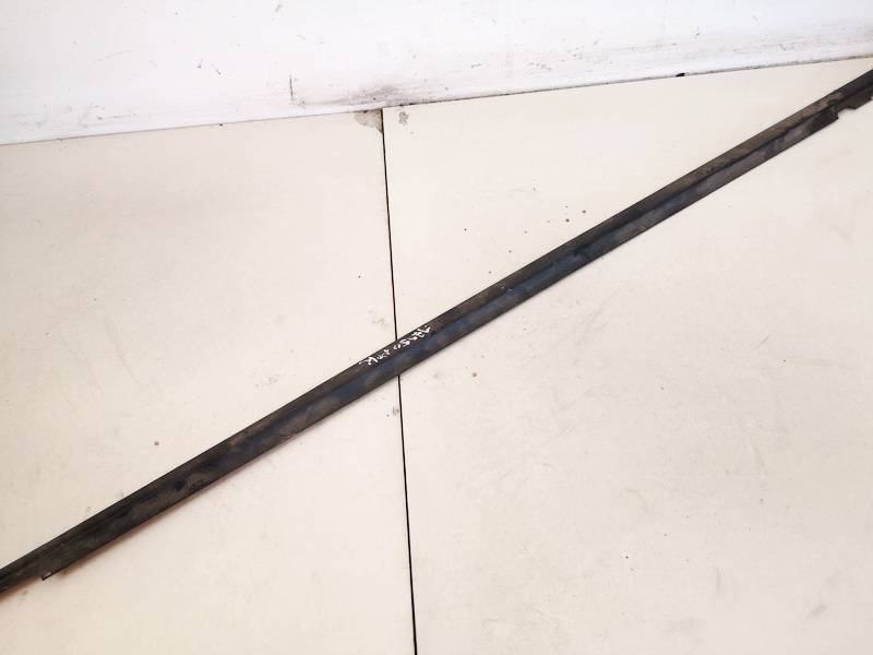 Glass Trim Molding-weatherstripping - front left side used used Volkswagen PASSAT 1997 1.8