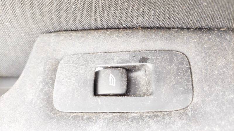 Stiklo valdymo mygtukas (lango pakeliko mygtukai) USED USED Volvo V40 1996 1.8