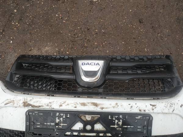 Передняя решетка (Капот) used used Dacia SANDERO 2010 1.5