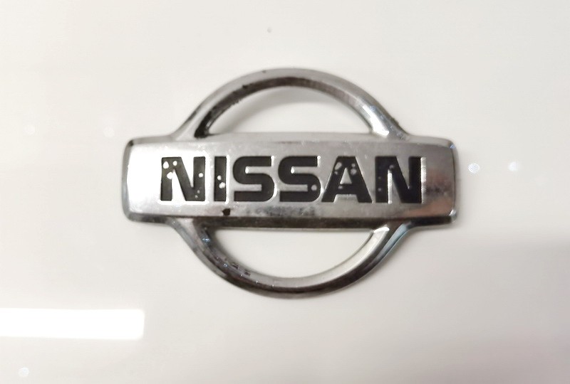 628909F500 USED Front Emblem Nissan Primera 2000 2.0L 9EUR EIS01281501